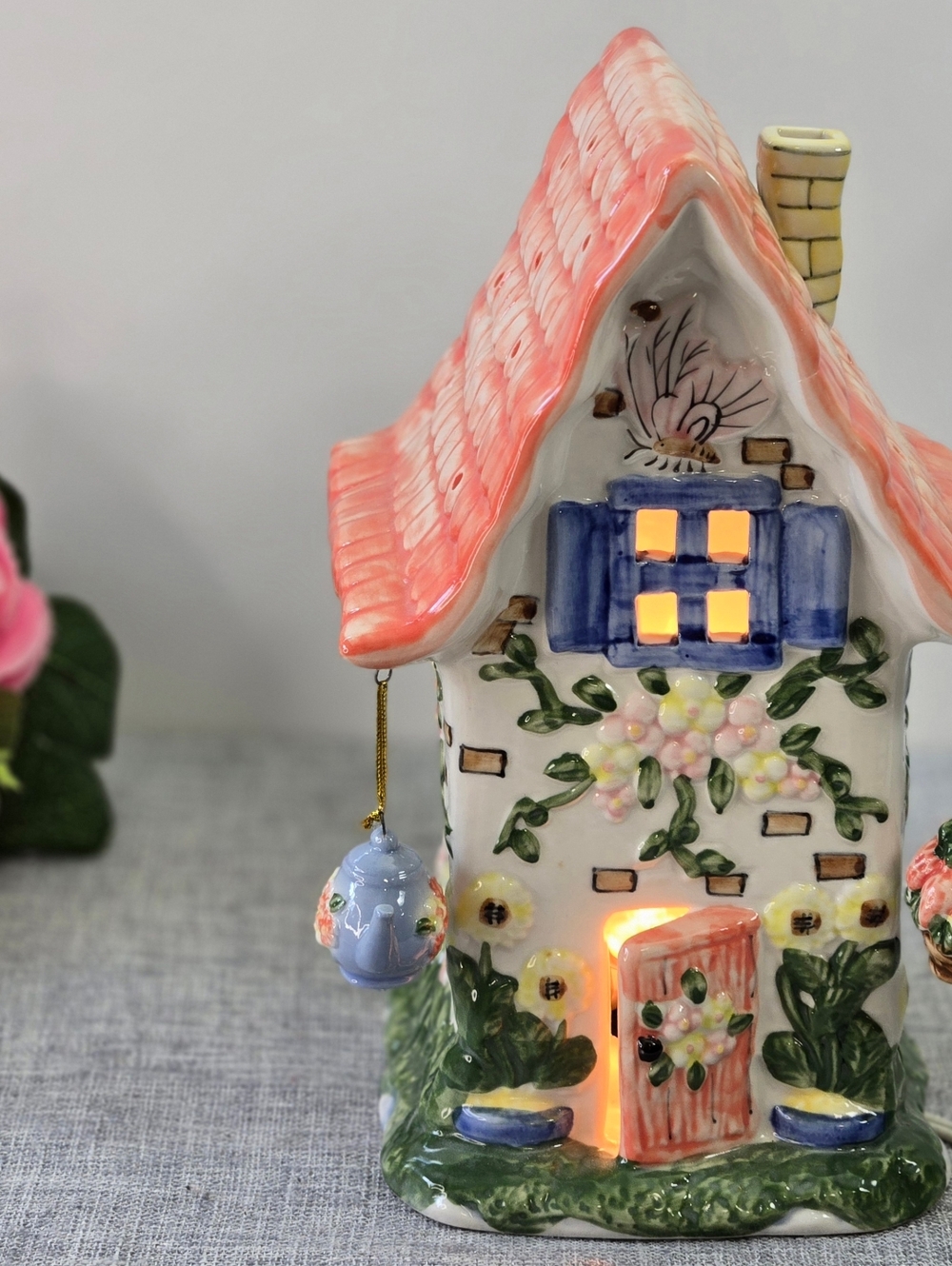AEP Ceramic Cottage House Orange Roof, Floral, Electric Nightlight Bellmawr